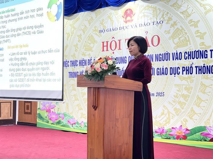 TS Nguyễn Thị Quý, Vụ Giáo dục Phổ thông, trình bày báo cáo. (Ảnh: moet.gov.vn)