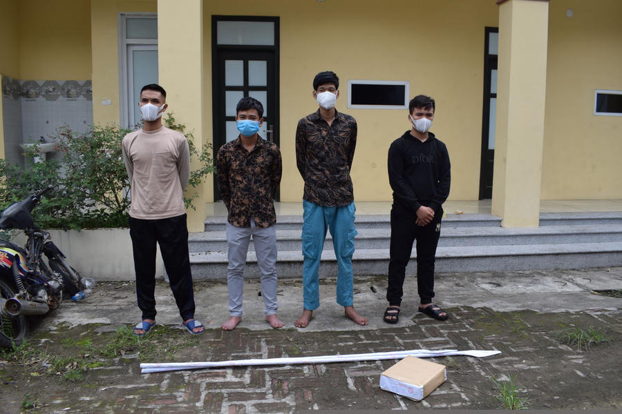 Các đối tượng bị tạm giữ.