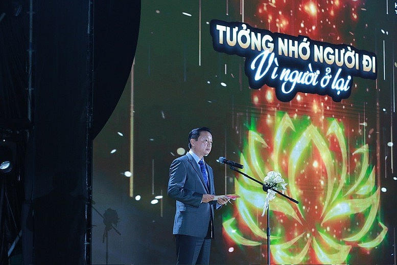 Phó Thủ tướng Trần Hồng Hà, Chủ tịch Ủy ban An toàn giao thông Quốc gia phát biểu tại Lễ tưởng niệm. Ảnh: AGP
