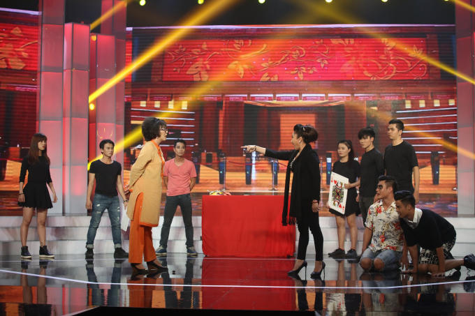 Huỳnh Tiến Khoa đ&aacute;nh Don Nguyễn bầm dập khiến Thanh Bạch cho&aacute;ng v&aacute;ng