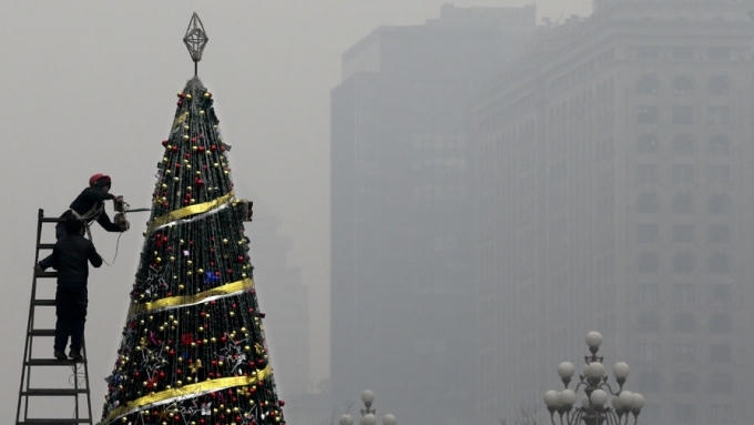 Ch&ugrave;m ảnh th&agrave;nh phố Bắc Kinh ch&igrave;m trong kh&oacute;i m&ugrave; d&agrave;y đặc