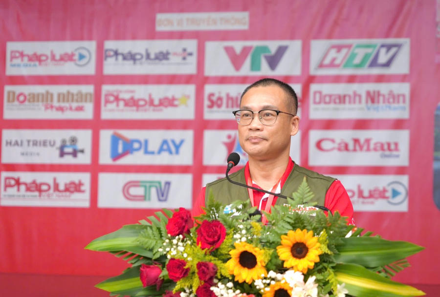 Nhà báo Trần Ngọc Hà - Phó Tổng Biên tập Báo Pháp luật Việt Nam (Trưởng Ban tổ chức chương trình), phát biểu tại chương trình.