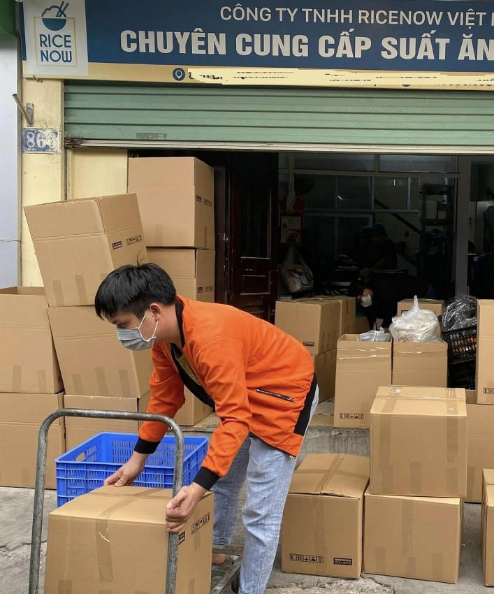 Công ty TNHH Ricenow Việt Nam cung cấp suất cơm văn phòng,cơm sự kiện và cơm trại hè cho các em nhỏ...