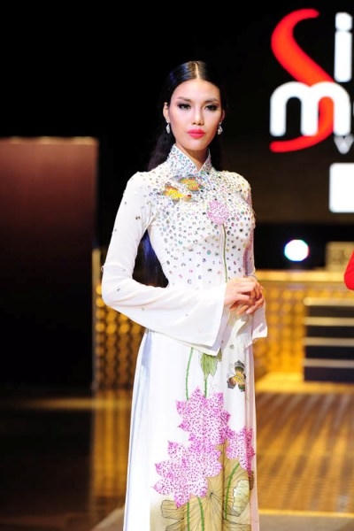 Cũng như Hà Anh, Lan Khuê xuất thân trong gia đình có truyền thống hiếu học.