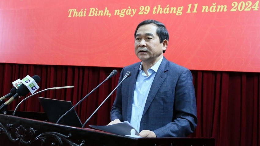 Ông Nguyễn Tiến Thành - Phó Bí thư thường trực Tỉnh ủy và Chủ tịch HĐND tỉnh phát biểu khai mạc lớp bổi dưỡng cán bộ.