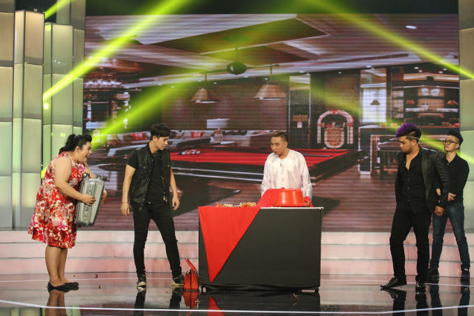 Huỳnh Tiến Khoa đánh Don Nguyễn bầm dập khiến Thanh Bạch choáng váng