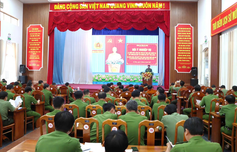 Công an tỉnh Cà Mau hội ý nghiệp vụ, đánh giá tiến độ xây dựng địa bàn “xã không ma túy” năm 2025.