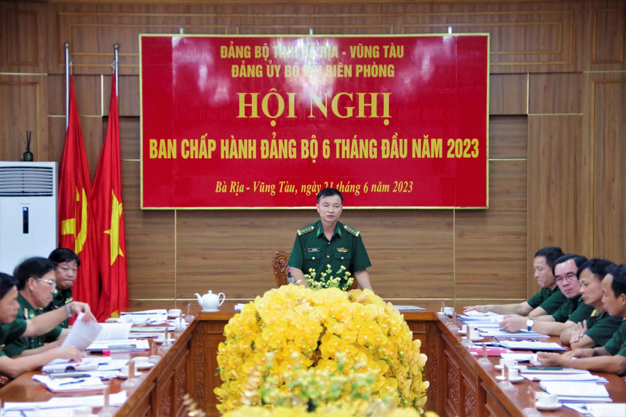 Đại tá Đào Xuân Ánh, Bí thư Đảng ủy, Chính ủy BĐBP tỉnh Bà Rịa – Vũng Tàu phát biểu chỉ đạo tại hội nghị. (Hình: Quang Anh)
