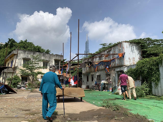 Các hộ dân bị đuổi ra khỏi khu đất mà không thực hiện đền bù  