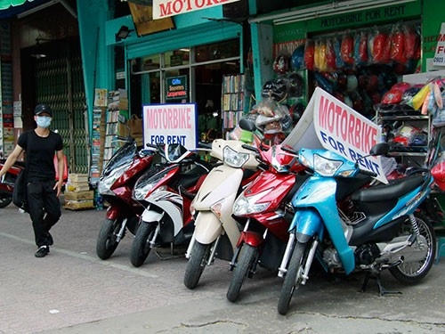 Những cửa hàng cho thuê xe mọc lên nhan nhản