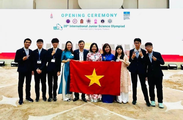 Nam sinh với bảng thành tích học tập đáng nể, đạt Huy chương Bạc kỳ thi Olympic Khoa học trẻ quốc tế 2023