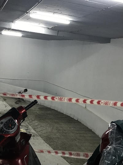 Đường xuống tầng hầm thứ 2 vẫn đang hoàn thiện.