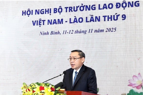 Ông Phosay Sayasone, Bộ trưởng Bộ Lao động và Phúc lợi Xã hội Lào
phát biểu tại hội nghị.
phát biểu tại hội nghị.