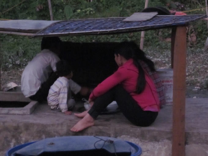 Chẳng mấy khi cả gia đinh mới ngồi ăn sáng cùng nhau.