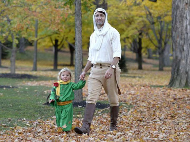 Thủ tướng cùng con hóa trang mùa Halloween 2016.