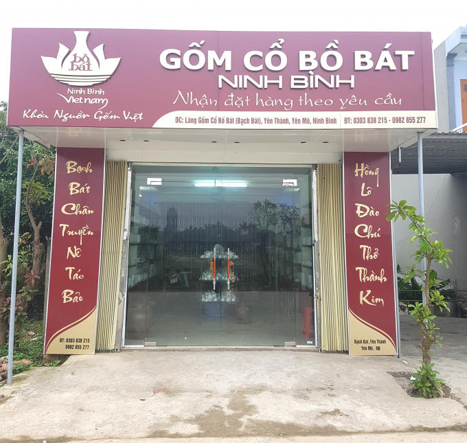 Cửa hàng gốm của anh Vang tại thôn Bạch Liên