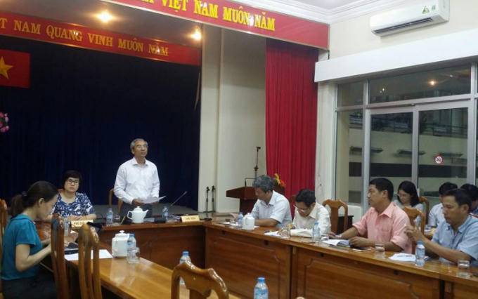 Ông Phạm Quốc Huy, Chủ tịch UBND Q.5, phát biểu tại họp báo và bày tỏ sự quan tâm đối với các tiểu thương. Ảnh: Bùi My.