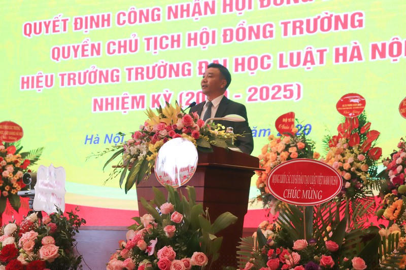 Ông Chu Mạnh Hùng, Quyền Chủ tịch Hội đồng Đại học Luật Hà Nội cam kết hoàn thành tốt nhiệm vụ Bộ trưởng giao.
