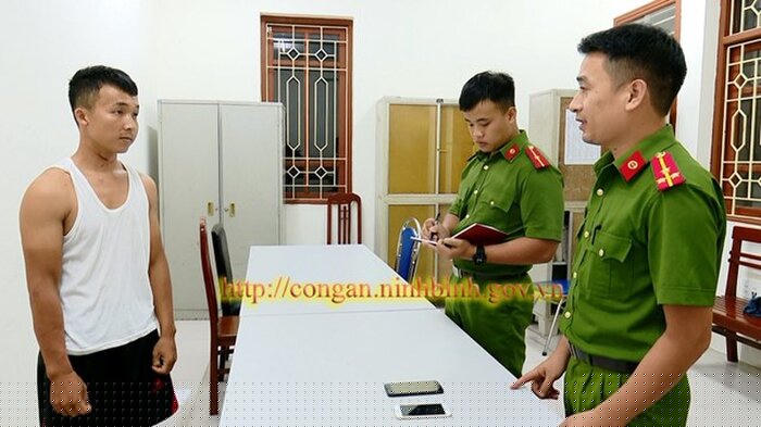 Phạm Thế Định tại cơ quan điều tra. Ảnh: Công an Ninh Bình
