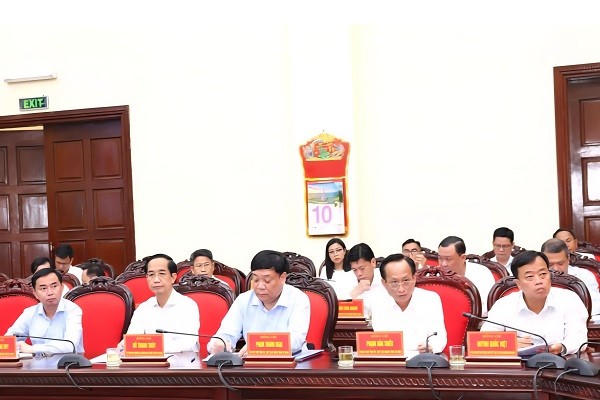Các đại biểu tỉnh Cà Mau tại buổi làm việc.
