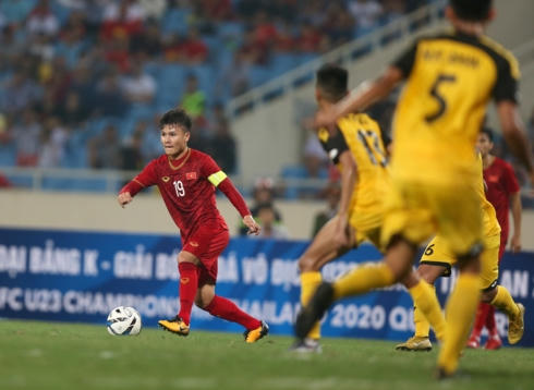 Quang Hải chỉ vào sân ở đầu hiệp hai nhưng để lại khá nhiều dấu ấn với 1 bàn thắng cùng 1 đường kiến tạo. (Ảnh: Vy Vũ).