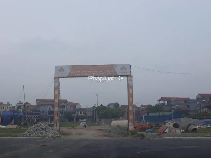 Cổng chào vào dự án.
