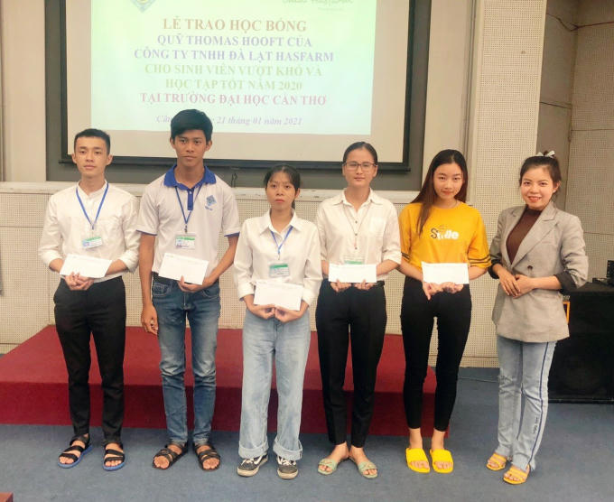 Trao học bổng cho sinh viên tại Trường Đại học Cần Thơ