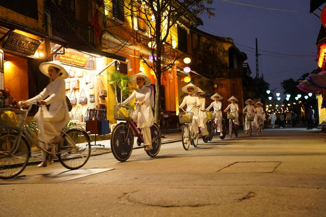 Hoi-An-Trinh-Dien-Ao-Dai