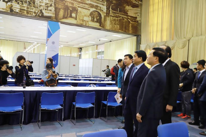 Phó Thủ tướng Phạm Bình Minh, Bộ trưởng Mai Tiến Dũng và Chủ tịch UBND Hà Nội Nguyễn Đức Chung khảo sát tại Trung tâm