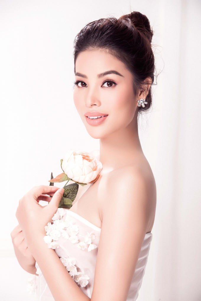 Phạm Hương sang Mỹ điều trị bệnh tuyến giáp, đón sinh nhật tuổi 27 bên mẹ