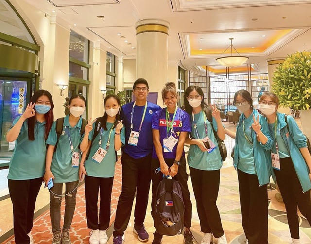 Các đoàn bóng rổ tham dự SEA Games 31 vui vẻ khi “check in” khách sạn Grand Vista Hà Nội - Ảnh: VGP/Tâm Anh