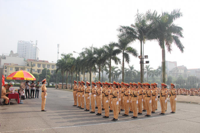 Những&nbsp;c&aacute;n bộ, chiến sỹ CSGT&nbsp;của c&aacute;c đội thi đều l&agrave; những người xuất sắc, ưu t&uacute; được lựa chọn để tham dự.