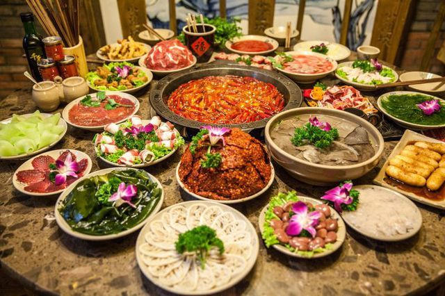 3 chi nhánh của chuỗi nhà hàng lẩu Xiaolongkan nổi tiếng phải dừng kinh doanh
