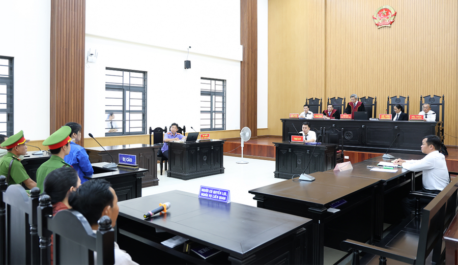 Hội đồng xét xử tuyên án