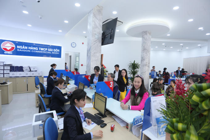 Đội ngũ nhân sự có trình độ năng lực của SCB phục vụ khách hàng.