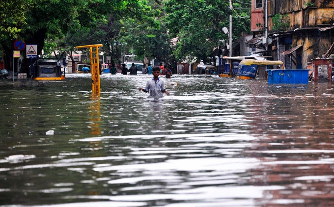 1.hơn 250 người vị chết và hơn 200 nghìn người mất