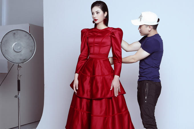 Ngọc H&acirc;n, Ho&agrave;ng Anh l&agrave;m mẫu cho BST mới của H&agrave; Duy