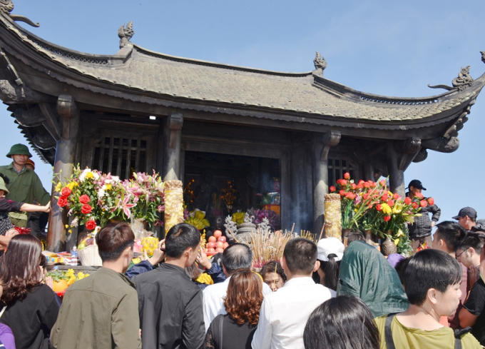 Chùa Đồng nơi hàng nghìn du khách tìm đến thắp hương cầu bình an đầu năm mới.
