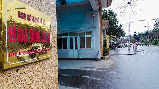 Điểm mặt hàng loạt tuyến phố Hà Nội tự ý chi tiền tỷ lát đá vỉa hè