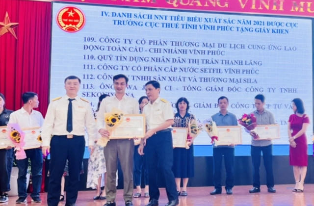 Công ty Cổ phần Thương mại Du lịch cung ứng lao động Toàn Cầu nhận Giấy khen của Cục Thuế tỉnh Vĩnh Phúc