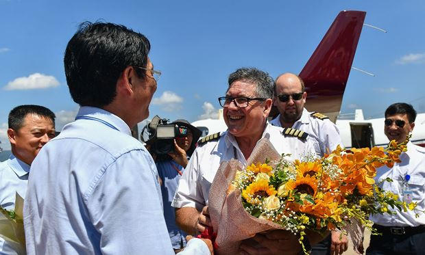 Cơ trưởng Charles John Fogarty - phi công đầu tiên đáp máy bay xuống Sân bay Vân Đồn đánh giá cao chất lượng quốc tế của Sân bay.