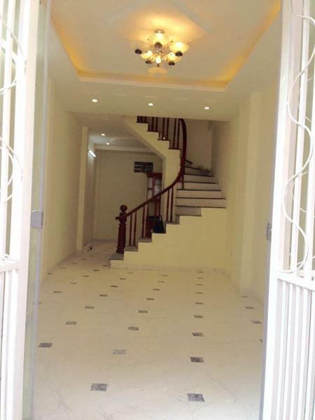 Nhà đẹp, thông thoáng, với thiết kế hiện đại