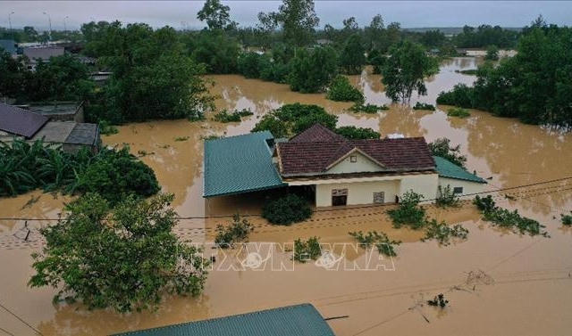 Tập trung khắc phục hậu quả, chủ động ứng phó với áp thấp nhiệt đới, mưa lũ tại miền Trung