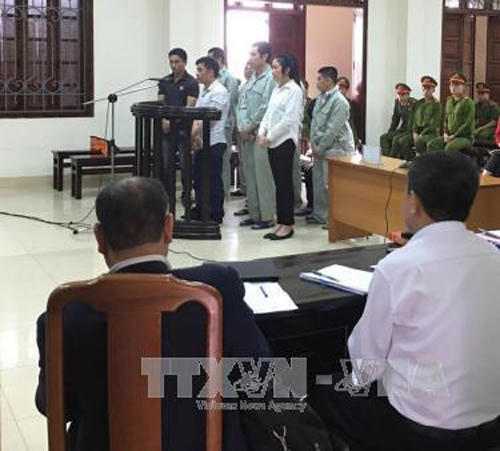 Các bị cáo tại phiên tòa ngày 29/3. (Ảnh: Thông tấn xã Việt Nam)