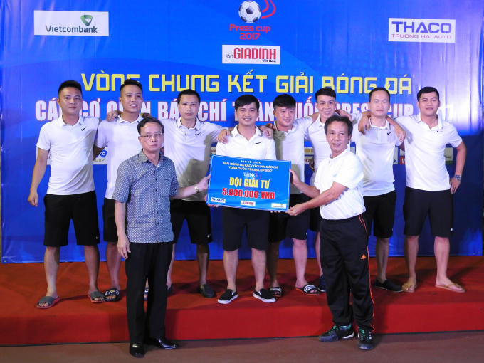 Đội Liên quân báo chí Thanh Hóa đoạt giải tư.
