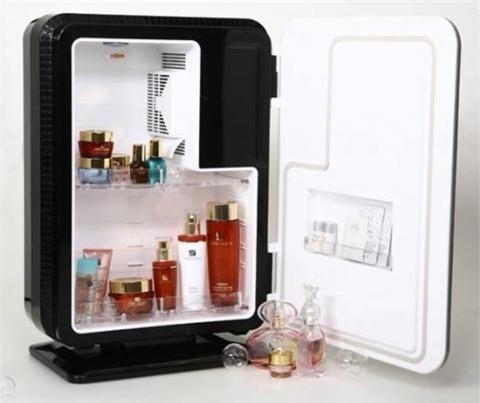 Bạn nên bảo quản kem nền cũng như nhiều loại mỹ phẩm khác trong tủ lạnh ( ảnh minh họa)