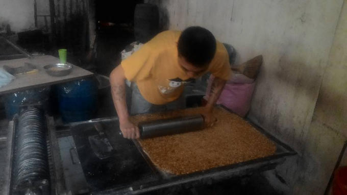 Có rất nhiều nơi cũng sản xuất loại kẹo lạc, kẹo dồi và kẹo vừng nhưng nếu ai đã một lần thưởng thức các loại kẹo này ở Tháp Thượng do chính người dân nơi đây sản xuất sẽ không thể quên được hương vị thơm ngon, từ độ thơm của lạc, vừng, ngọt mát của đường và mạch nha.