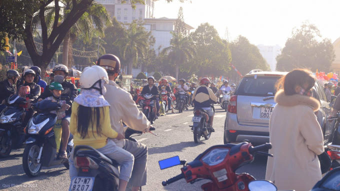 Kh&aacute;m ph&aacute; chợ hoa ở Đắk Lắk trước ng&agrave;y tết Đinh Dậu 2017