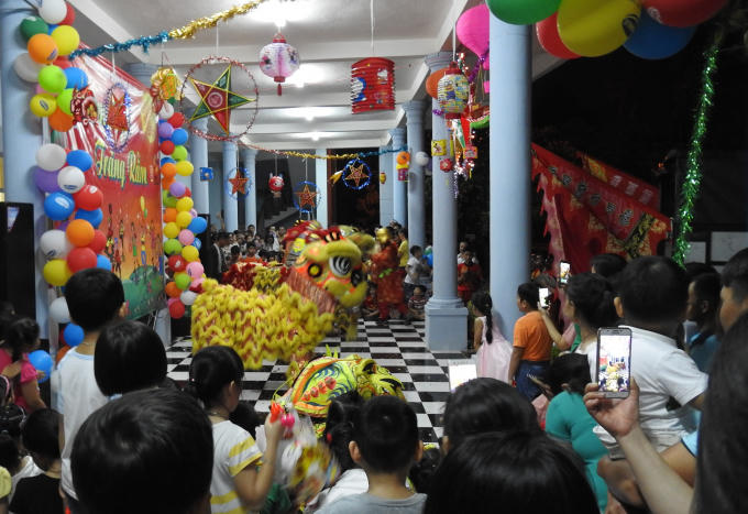 Biểu diễn múa Lân