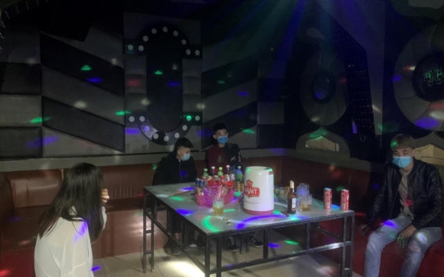 Vĩnh Phúc: Xử phạt quán Karaoke mở cửa tiếp khách bất chấp lệnh cấm trong mùa dịch